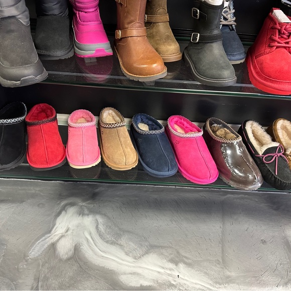 UGG Tasman II (Big Kids)- Chestnut - Picture 5 of 6